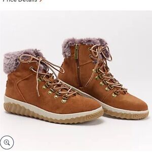 Muk Luks Tan Fur-Trimmed Winter Boots size 7.5